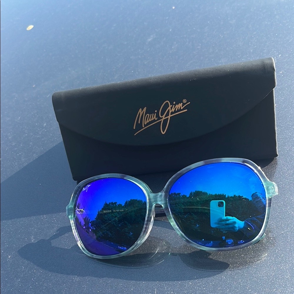 Maui Jim Blue and Black Sunglasses - Picture 2 of 6